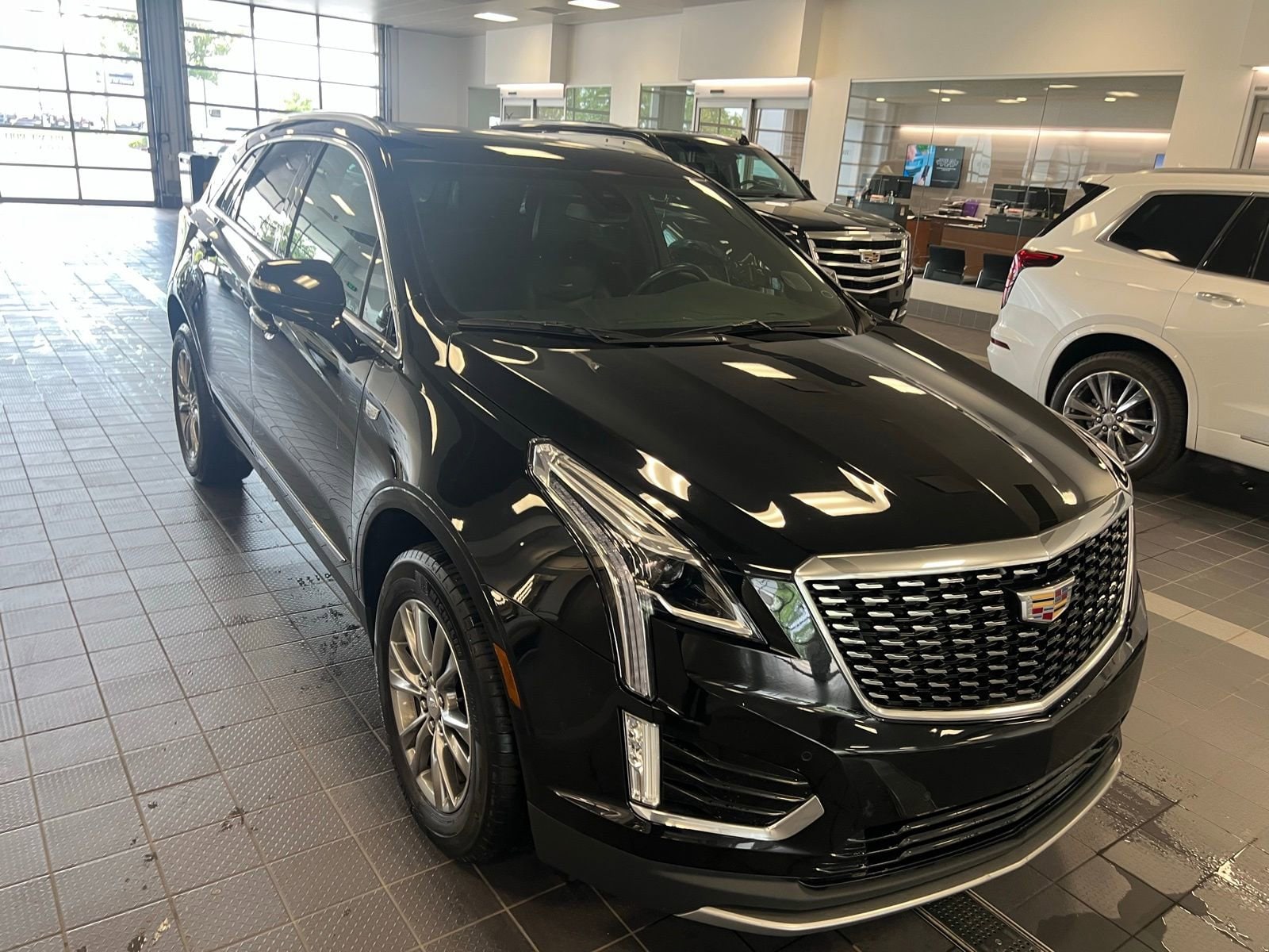 Thumbnail: 2023 Cadillac XT5 - 4