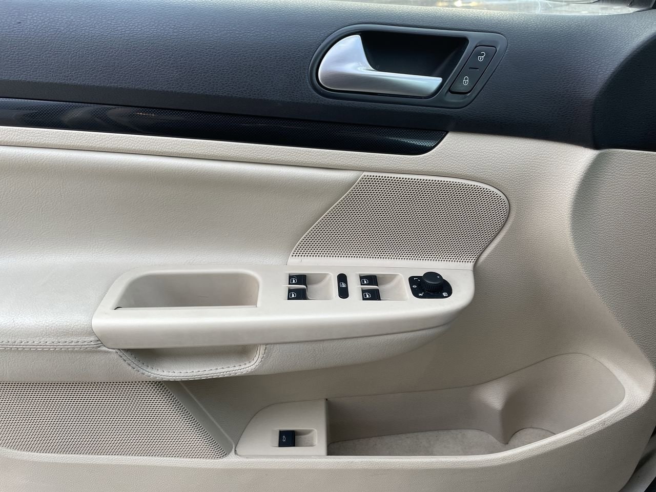 Thumbnail: 2013 Volkswagen Jetta - 28