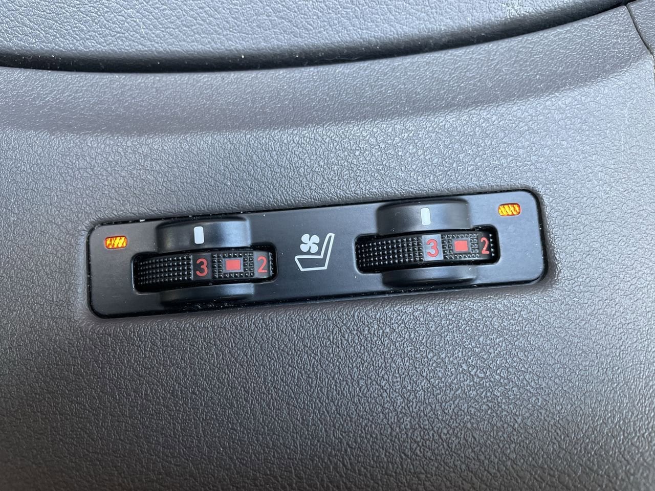 Thumbnail: 2012 Lexus ES - 21