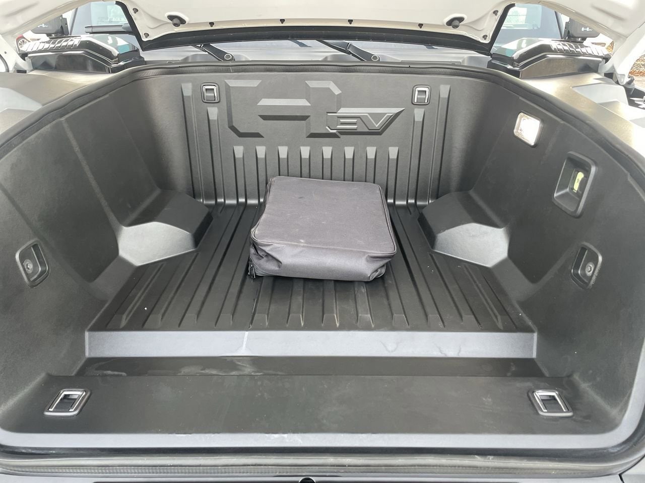 Thumbnail: 2022 GMC Hummer EV - 39