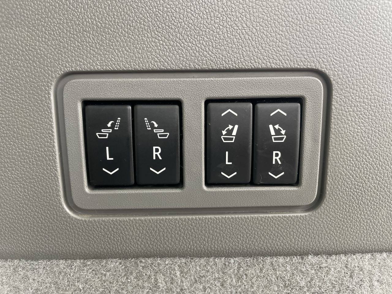 Thumbnail: 2021 Cadillac XT6 - 18