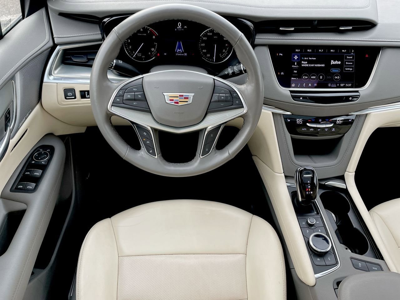 Thumbnail: 2023 Cadillac XT5 - 11