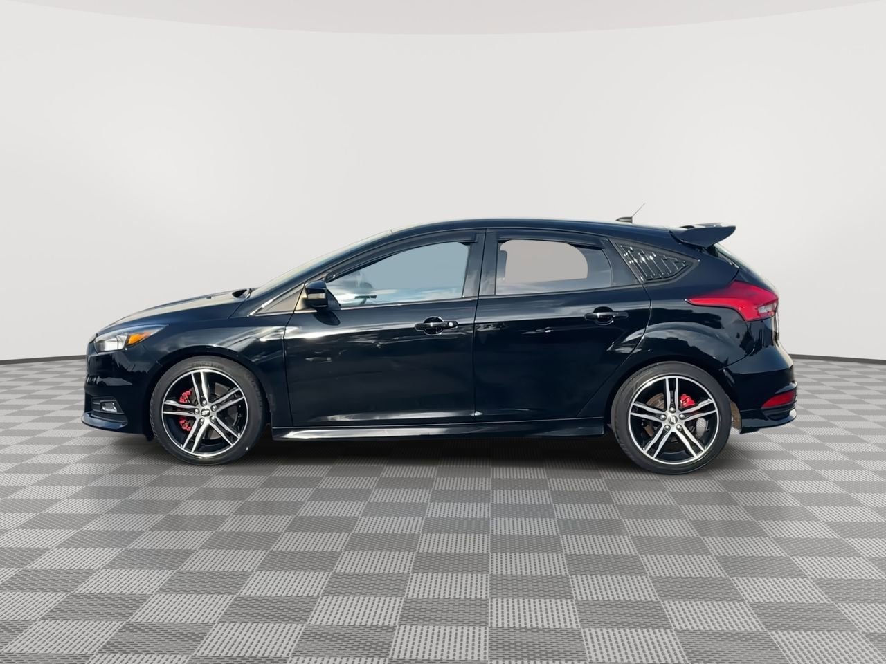 Thumbnail: 2017 Ford Focus - 5