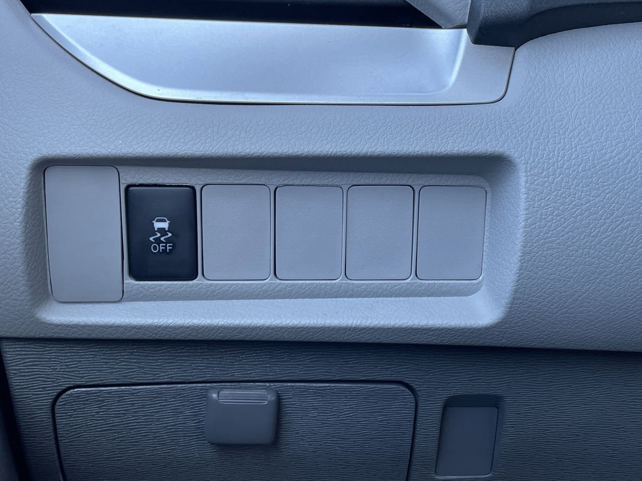 Thumbnail: 2017 Toyota Sienna - 26