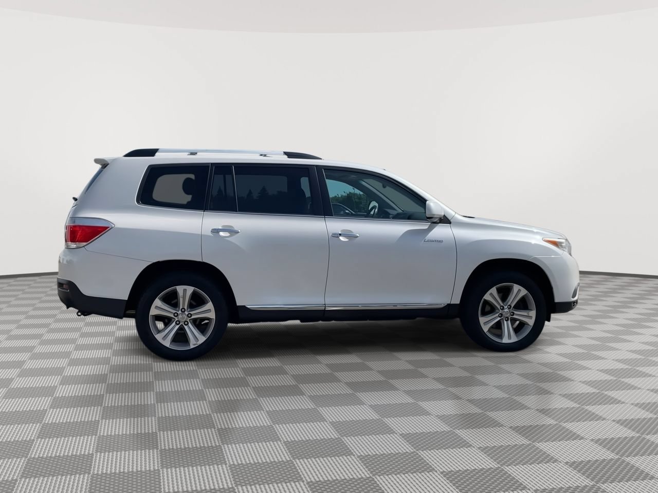 Thumbnail: 2013 Toyota Highlander - 8