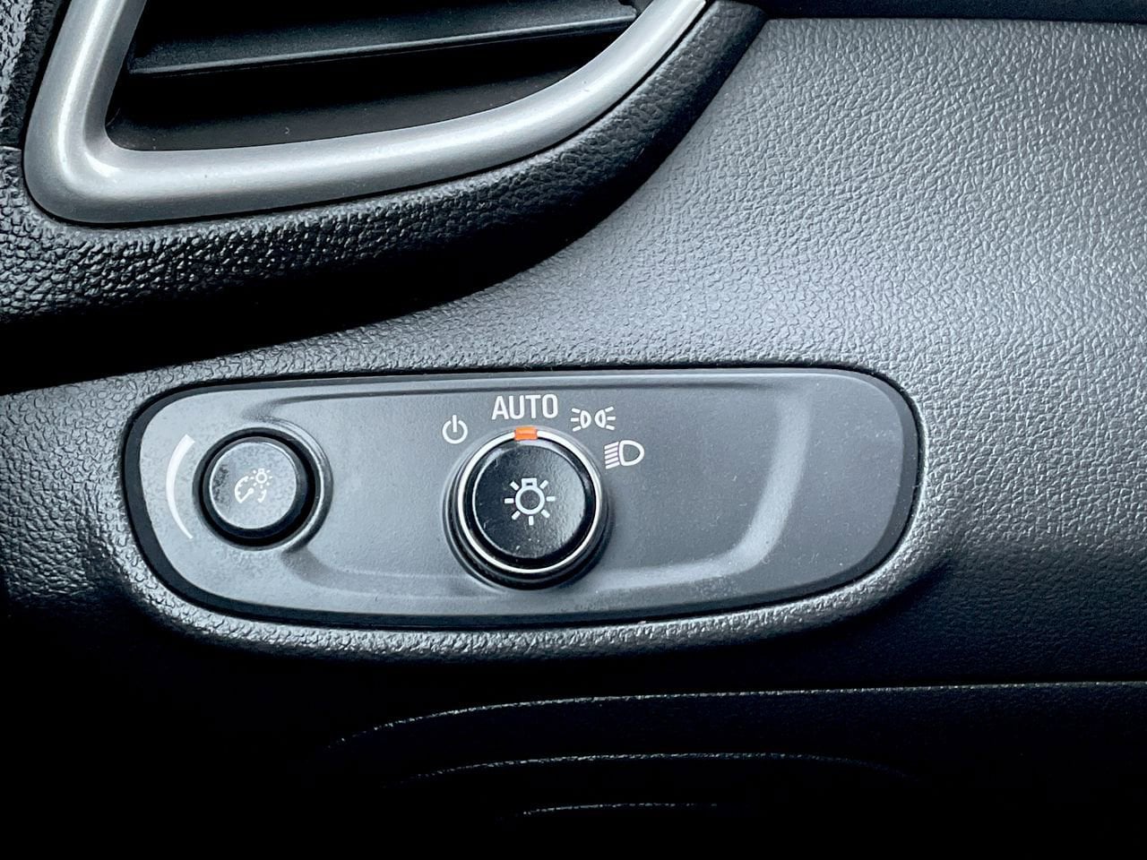 Thumbnail: 2019 Chevrolet Trax - 25