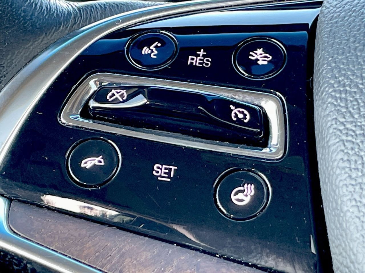Thumbnail: 2015 Cadillac Escalade - 27