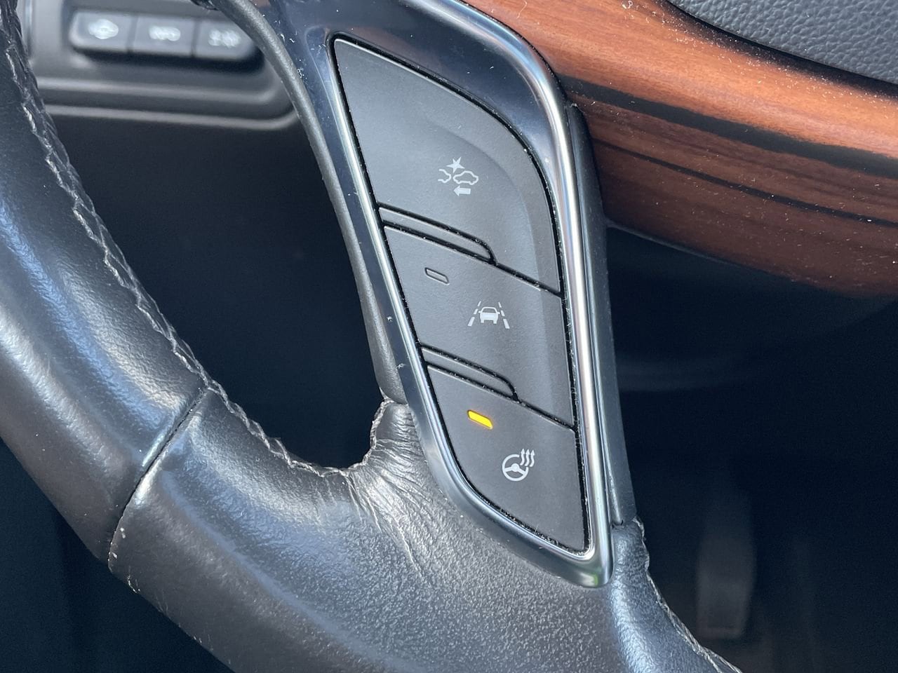 Thumbnail: 2023 Cadillac XT5 - 25