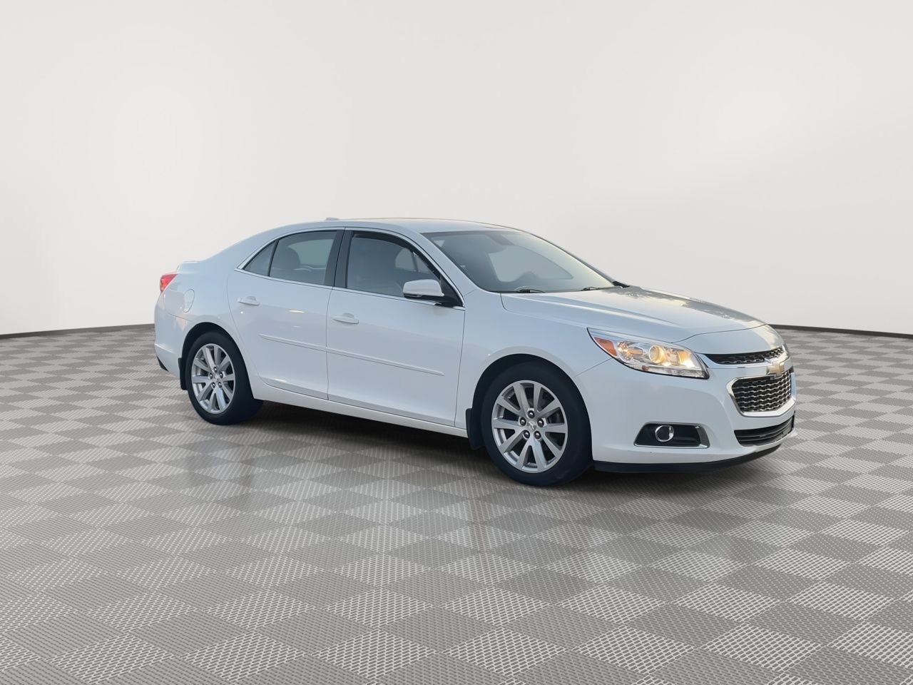 2015 Chevrolet Malibu 2LT photo 2