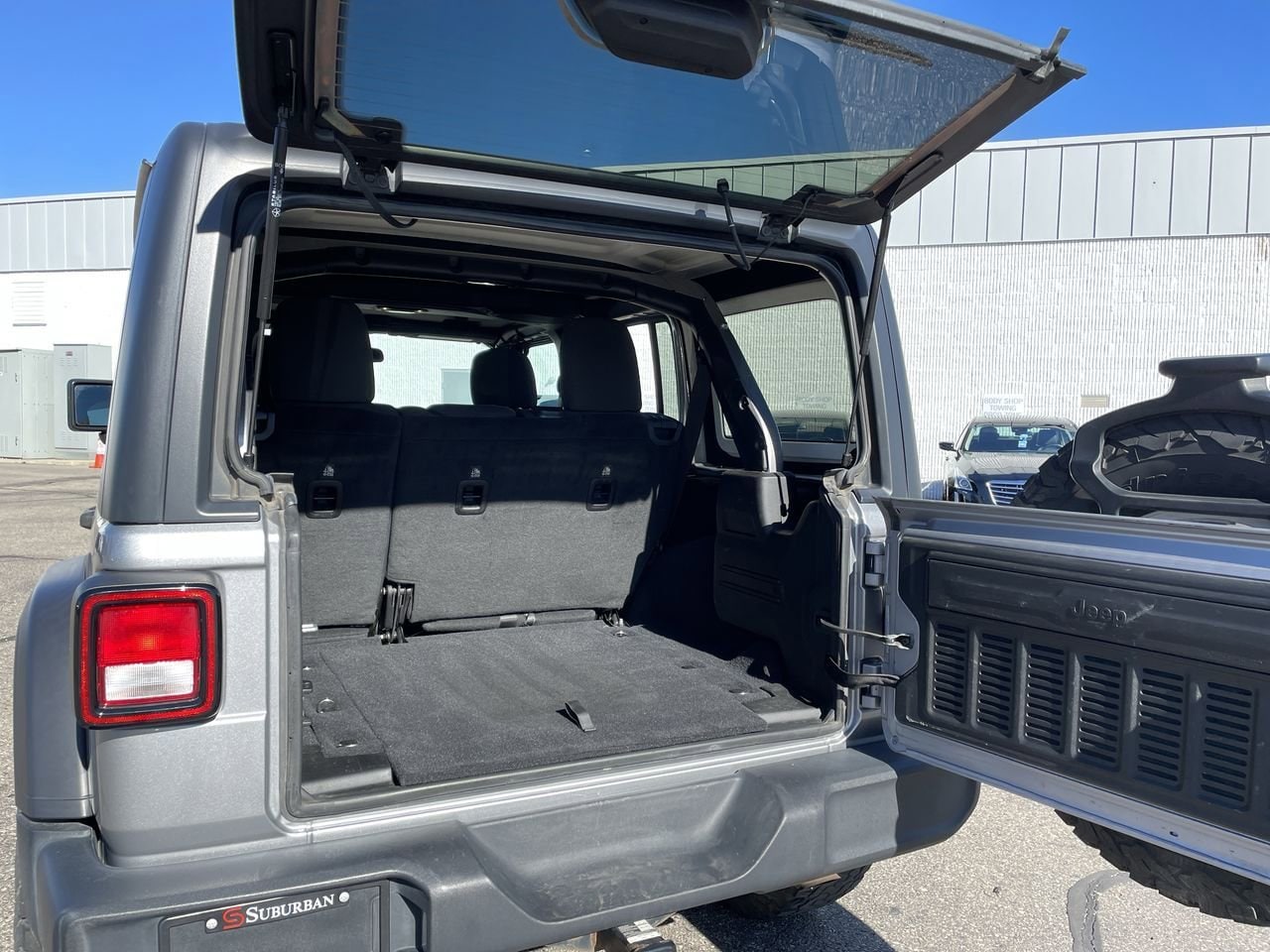 Thumbnail: 2019 Jeep Wrangler - 17
