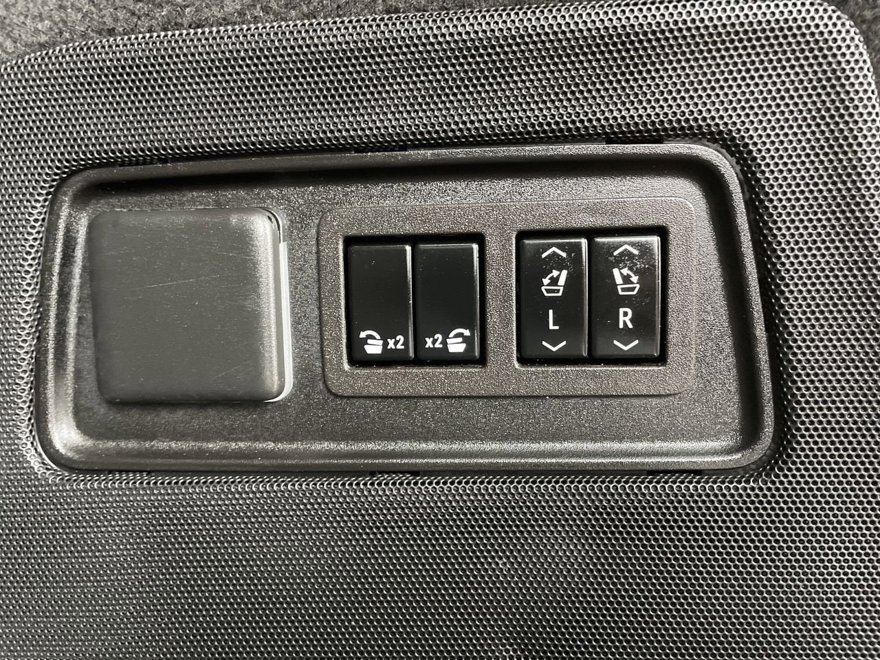 Thumbnail: 2023 Cadillac Escalade - 18