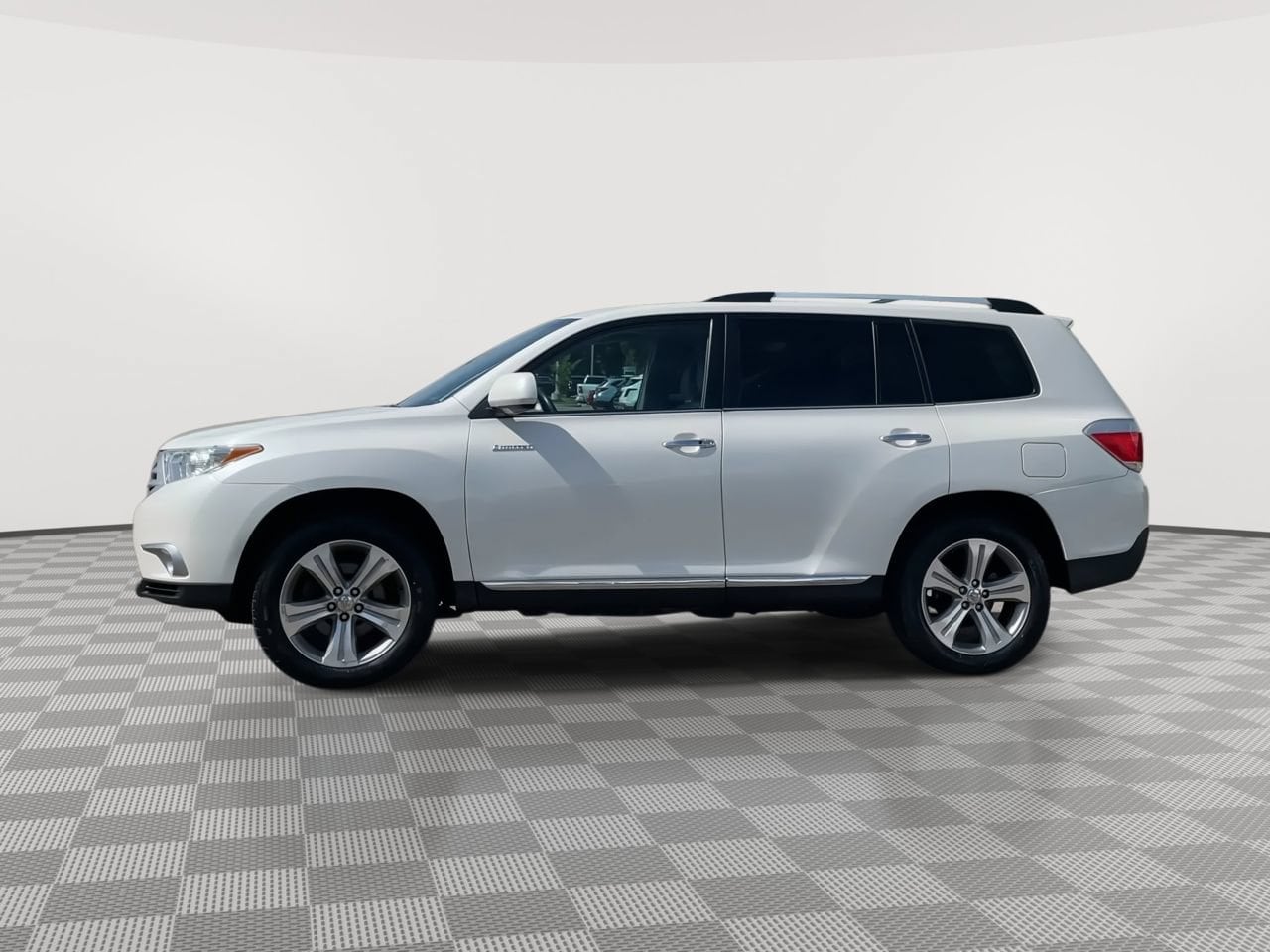 Thumbnail: 2013 Toyota Highlander - 4