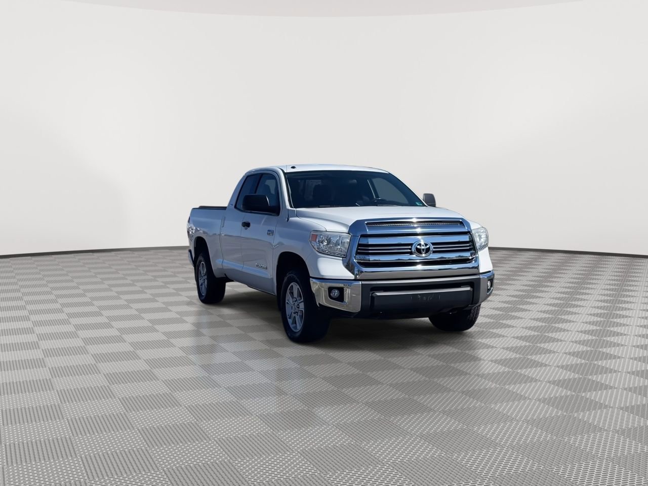 Thumbnail: 2016 Toyota Tundra - 3
