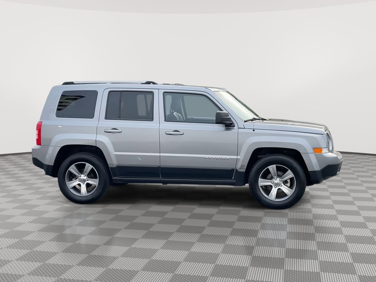 Thumbnail: 2016 Jeep Patriot - 9