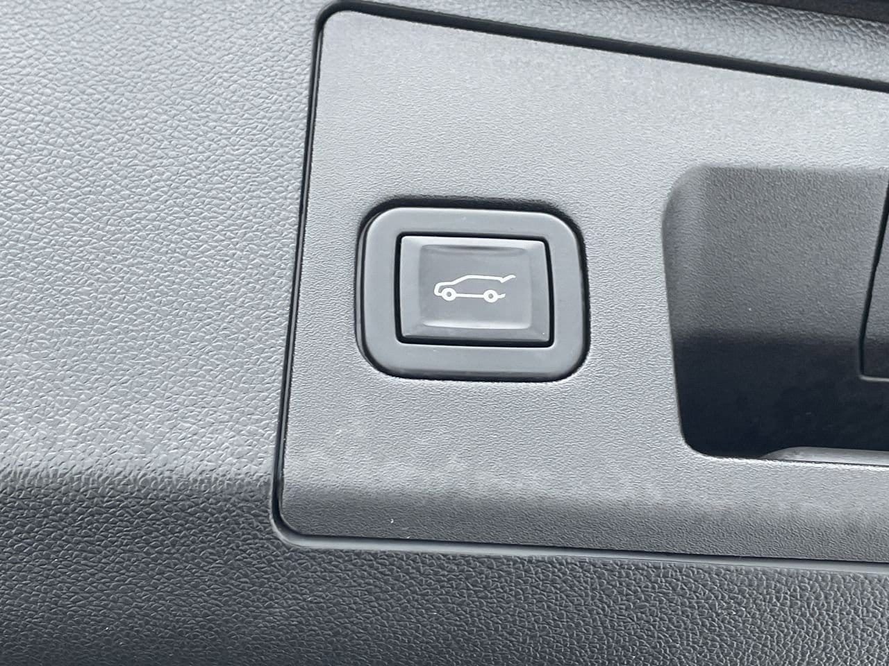 Thumbnail: 2023 Cadillac XT4 - 18