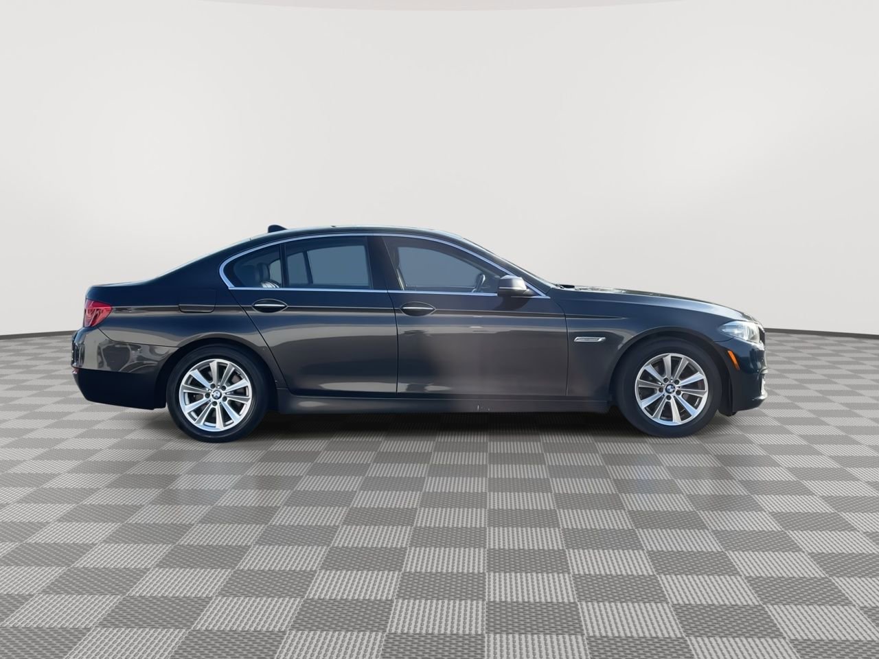 Thumbnail: 2015 BMW 5 Series - 9