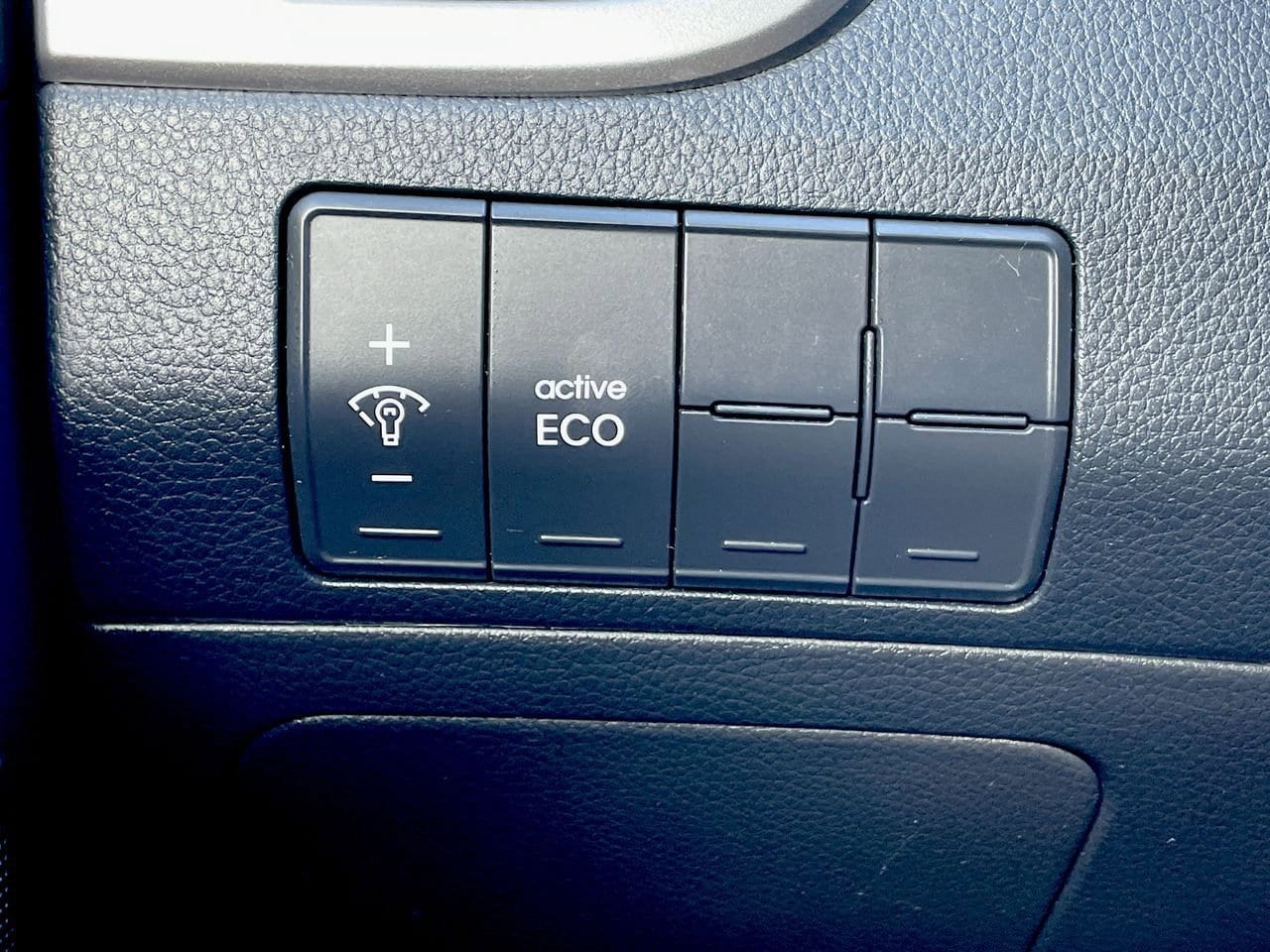 Thumbnail: 2016 Hyundai Elantra - 28