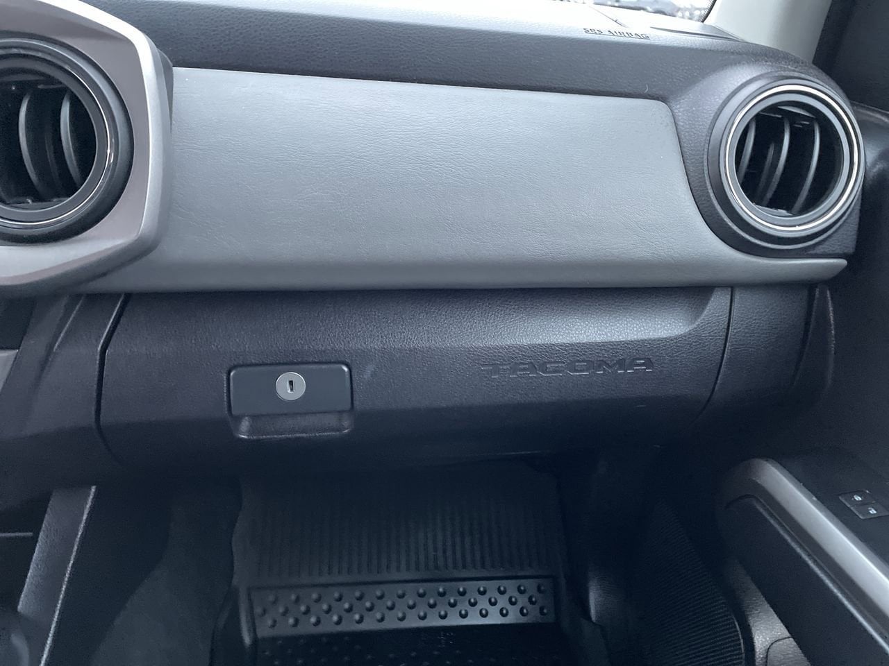 Thumbnail: 2020 Toyota Tacoma - 16