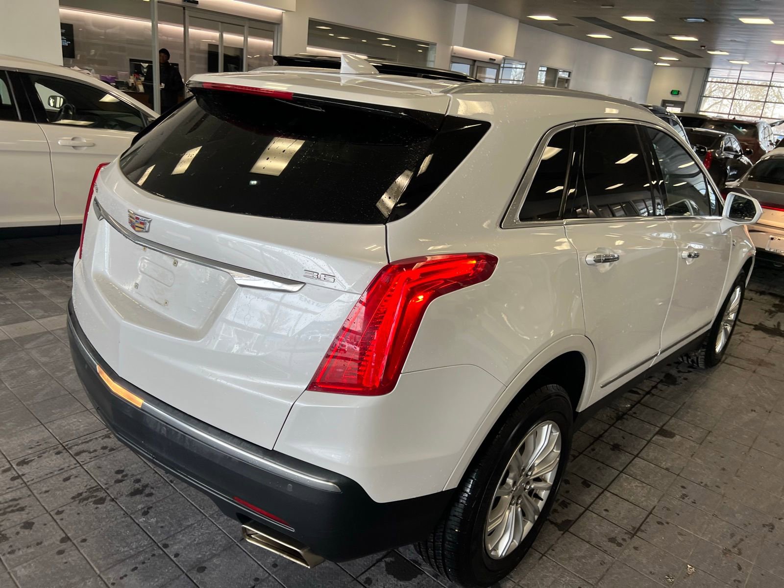 Thumbnail: 2017 Cadillac XT5 - 3