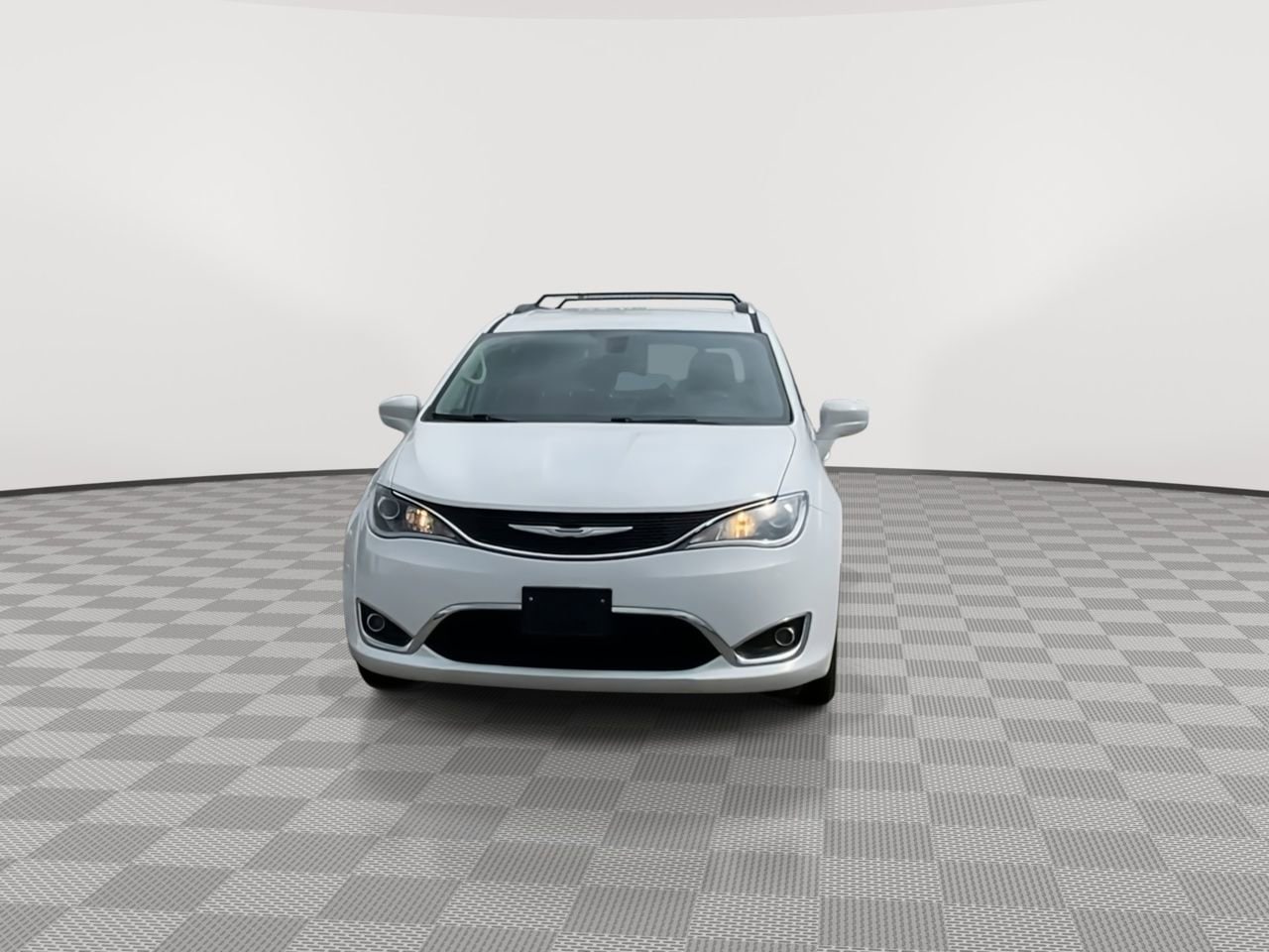 Thumbnail: 2019 Chrysler Pacifica - 3