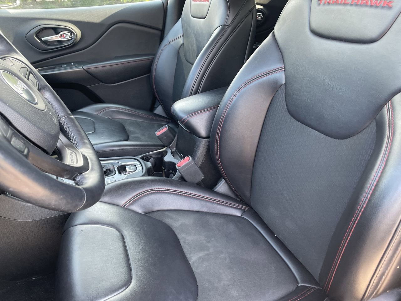 Thumbnail: 2019 Jeep Cherokee - 12