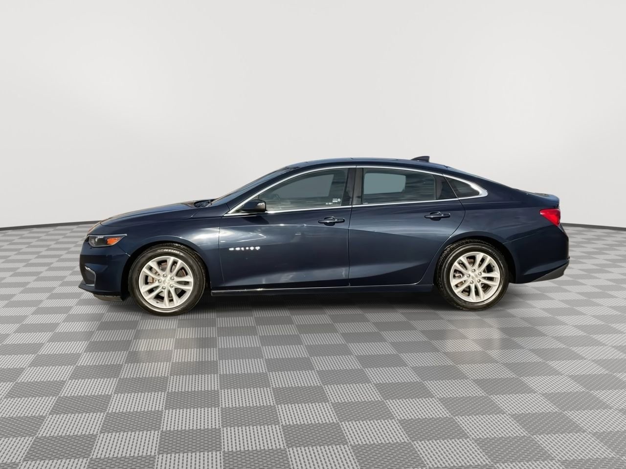 Thumbnail: 2016 Chevrolet Malibu - 5