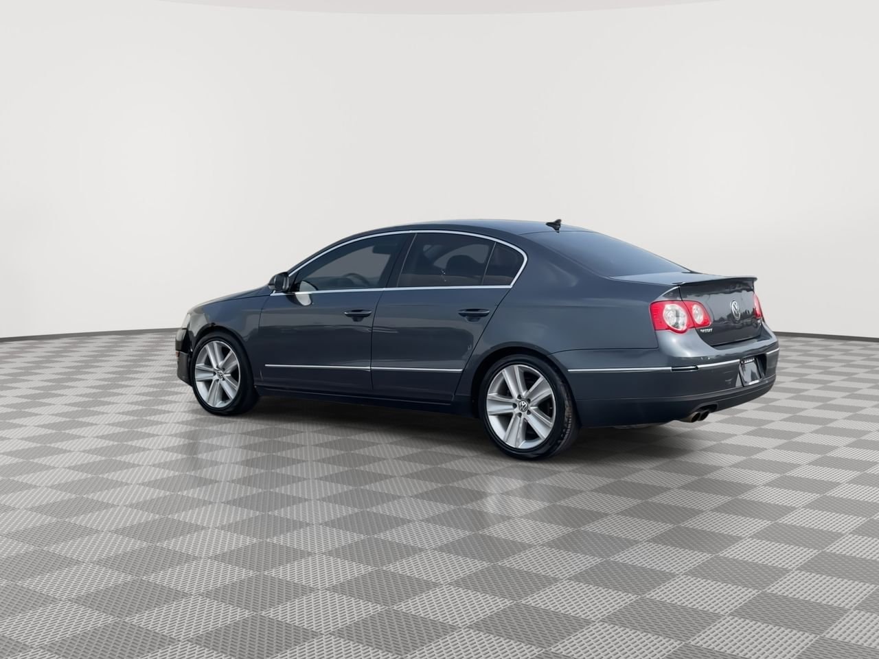 Thumbnail: 2010 Volkswagen Passat - 6