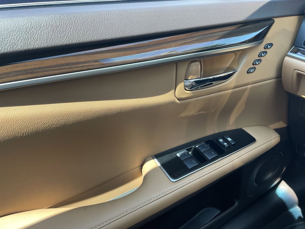 Thumbnail: 2016 Lexus ES - 34