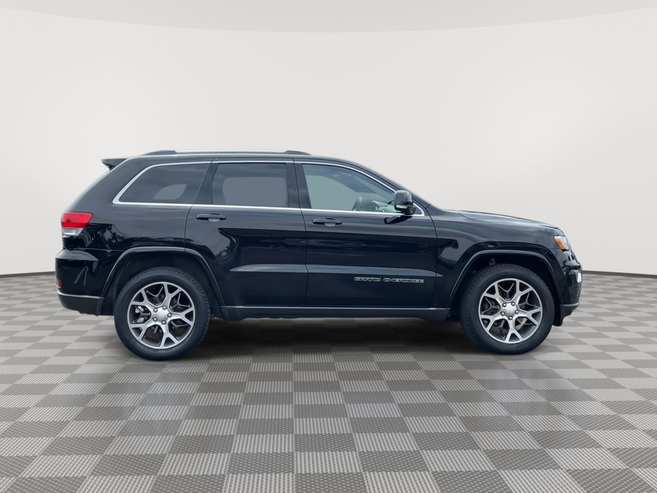Thumbnail: 2018 Jeep Grand Cherokee - 9