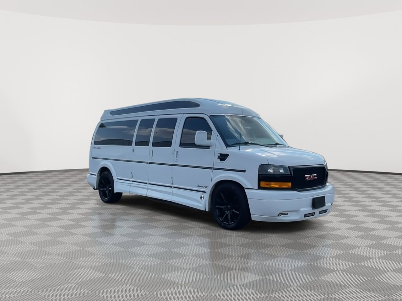 Thumbnail: 2019 GMC Savana - 2