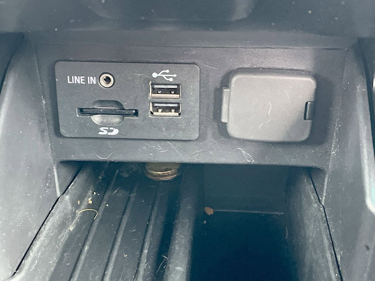 Thumbnail: 2014 Ford Explorer - 25