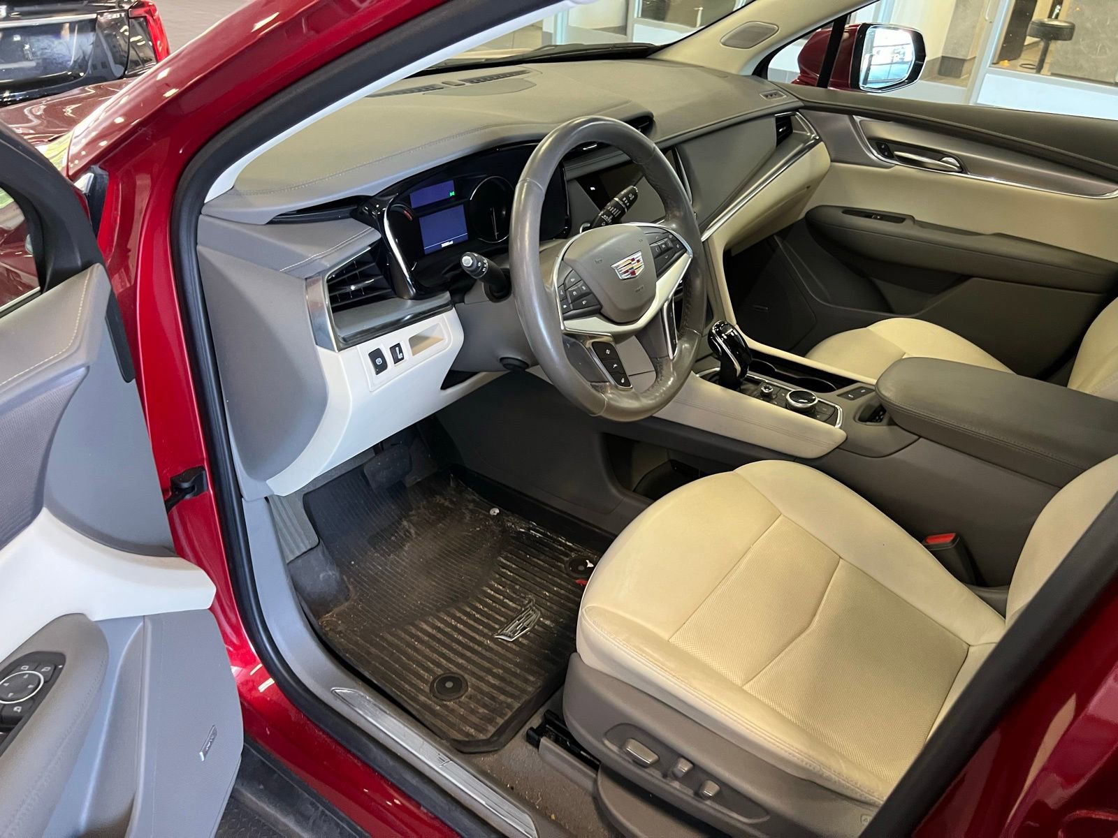 Thumbnail: 2023 Cadillac XT5 - 2