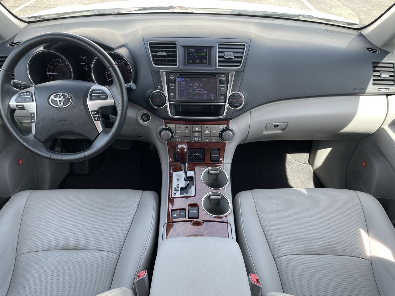 Thumbnail: 2013 Toyota Highlander - 22