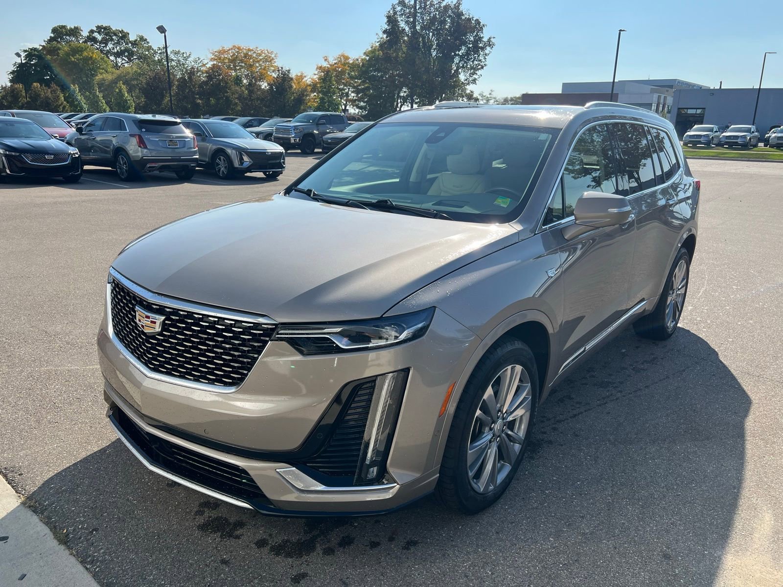 Thumbnail: 2022 Cadillac XT6 - 1