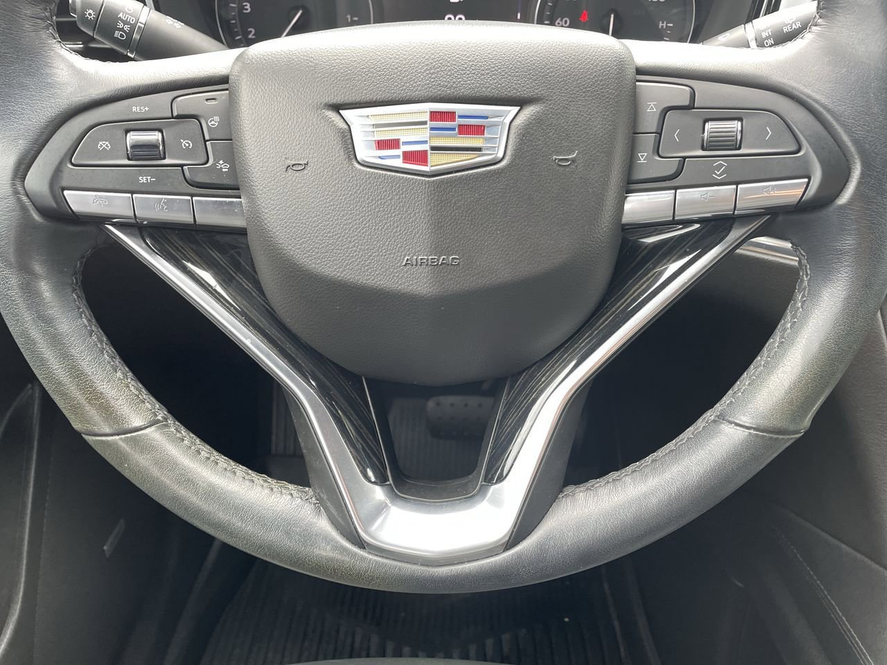 Thumbnail: 2020 Cadillac XT6 - 10