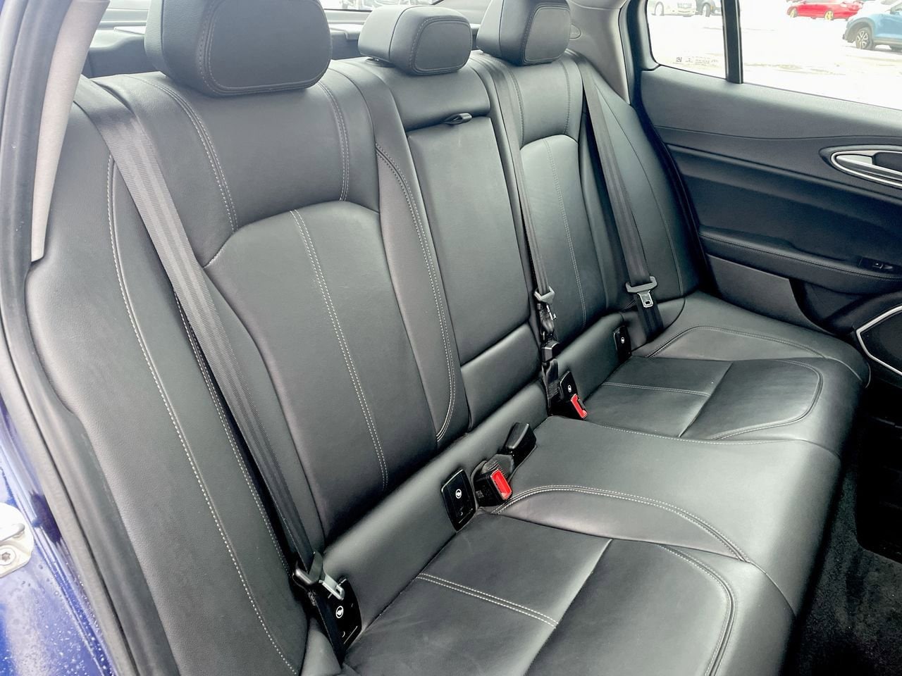 Thumbnail: 2019 Alfa Romeo Giulia - 15