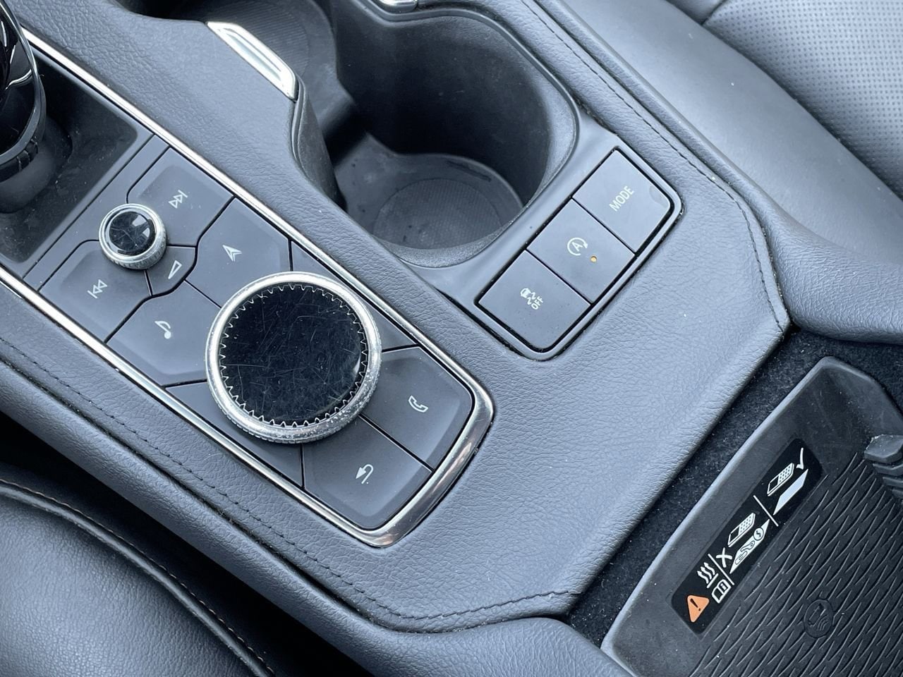Thumbnail: 2022 Cadillac XT4 - 33