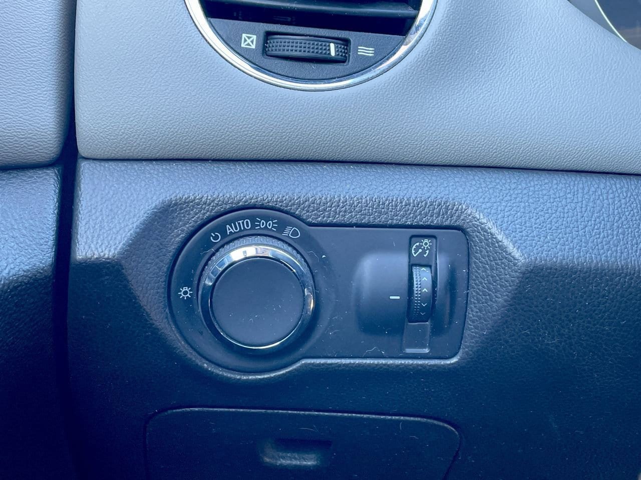 Thumbnail: 2012 Chevrolet Cruze - 23