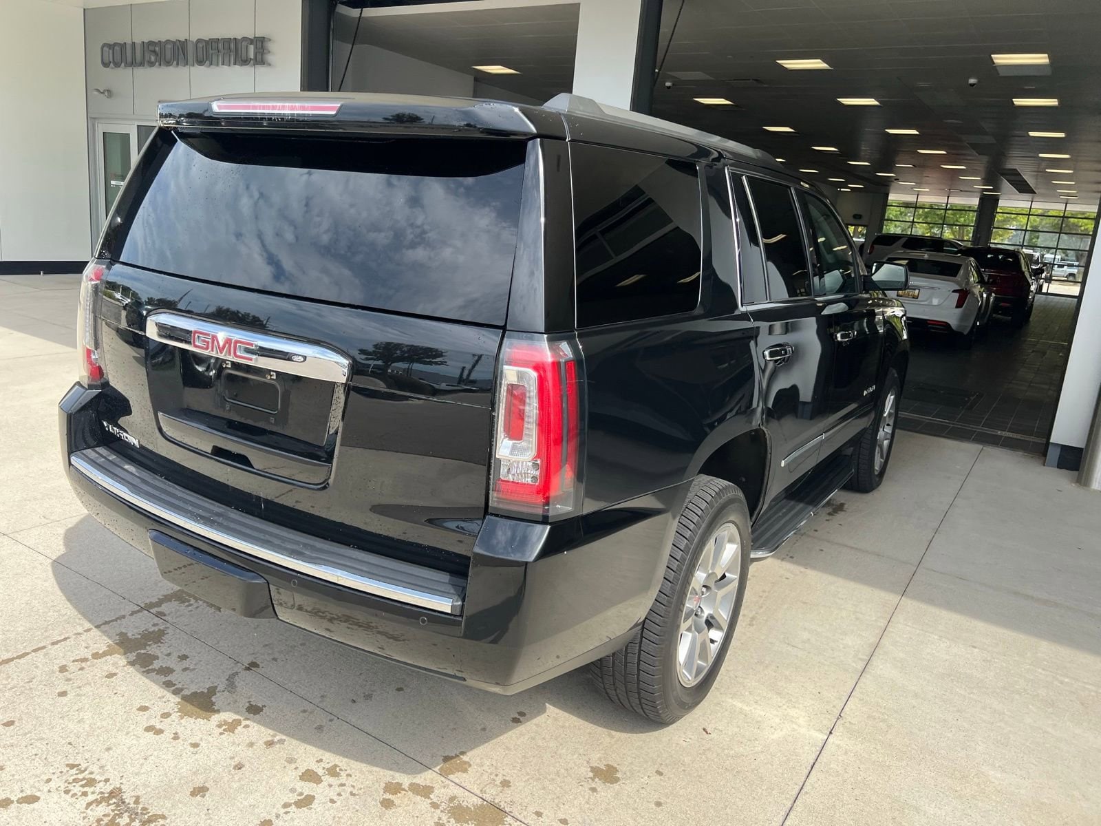 Thumbnail: 2017 GMC Yukon - 3
