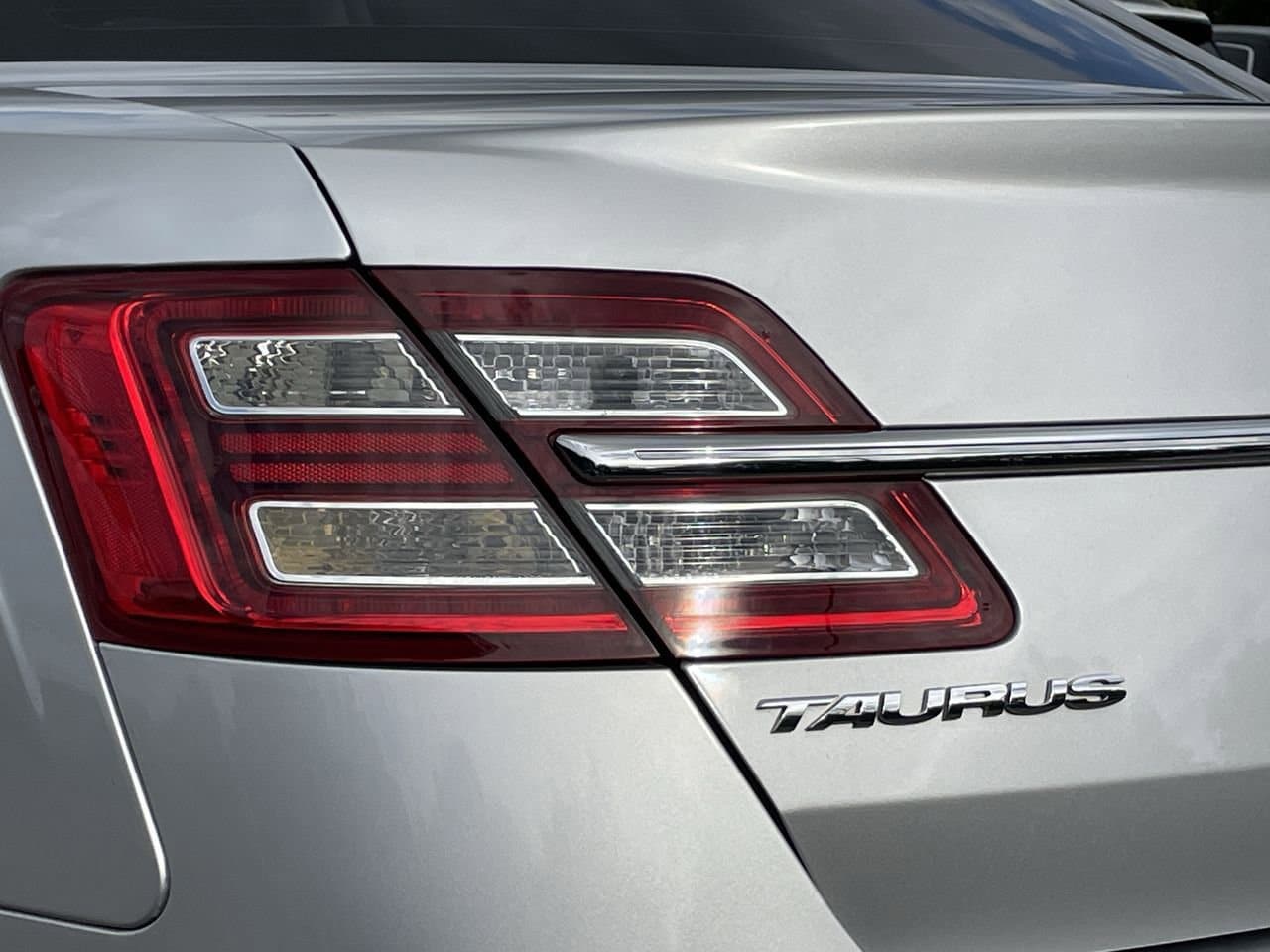 Thumbnail: 2015 Ford Taurus - 35