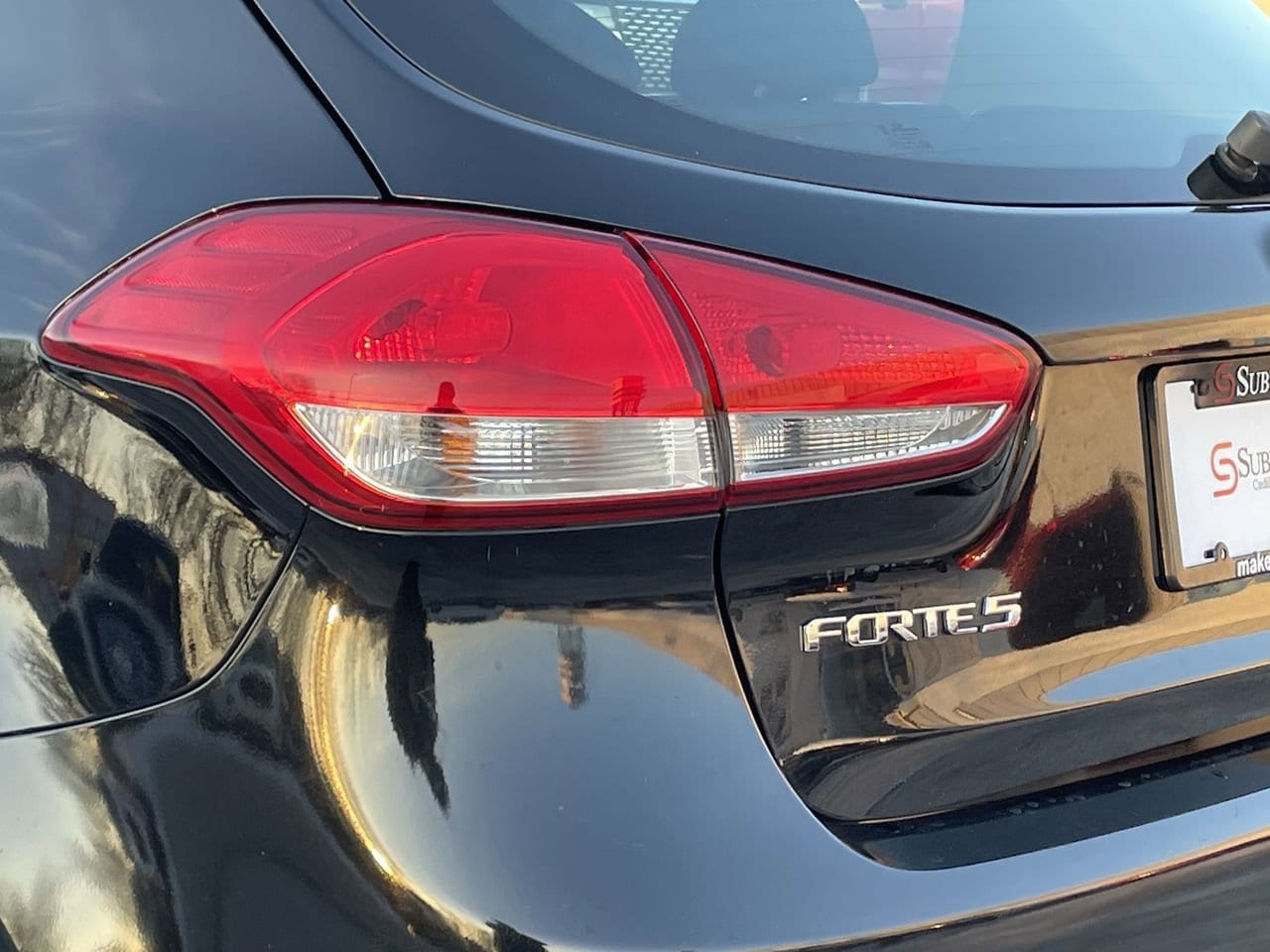 Thumbnail: 2017 Kia Forte - 32