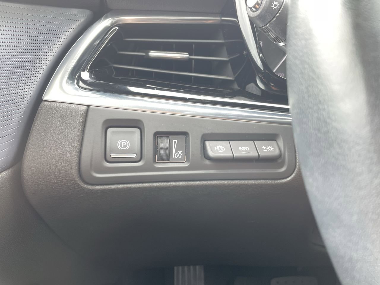 Thumbnail: 2020 Cadillac XT6 - 32