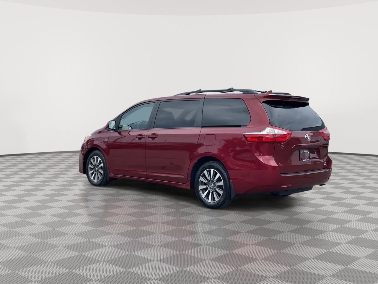 Thumbnail: 2019 Toyota Sienna - 6