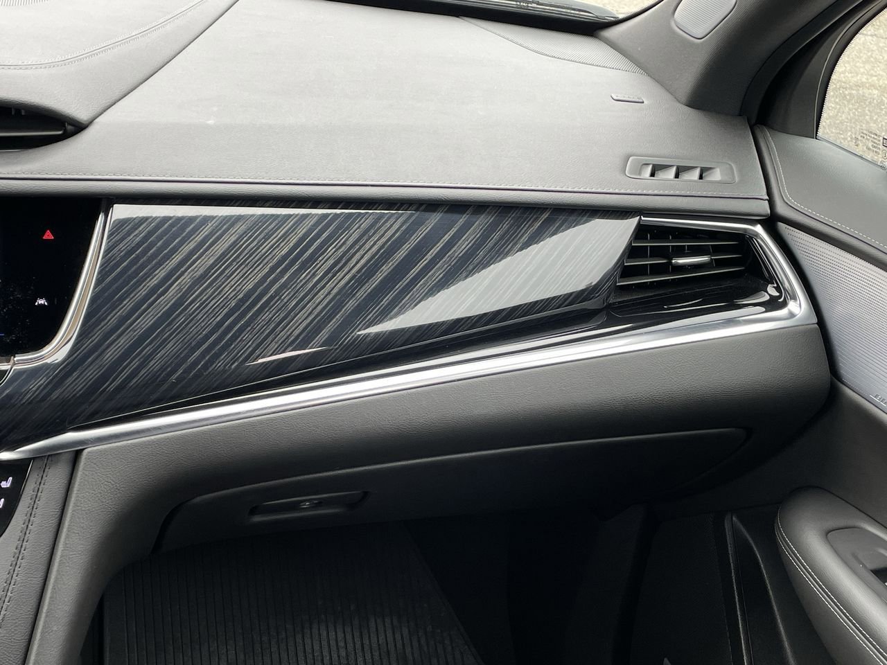 Thumbnail: 2023 Cadillac XT6 - 16