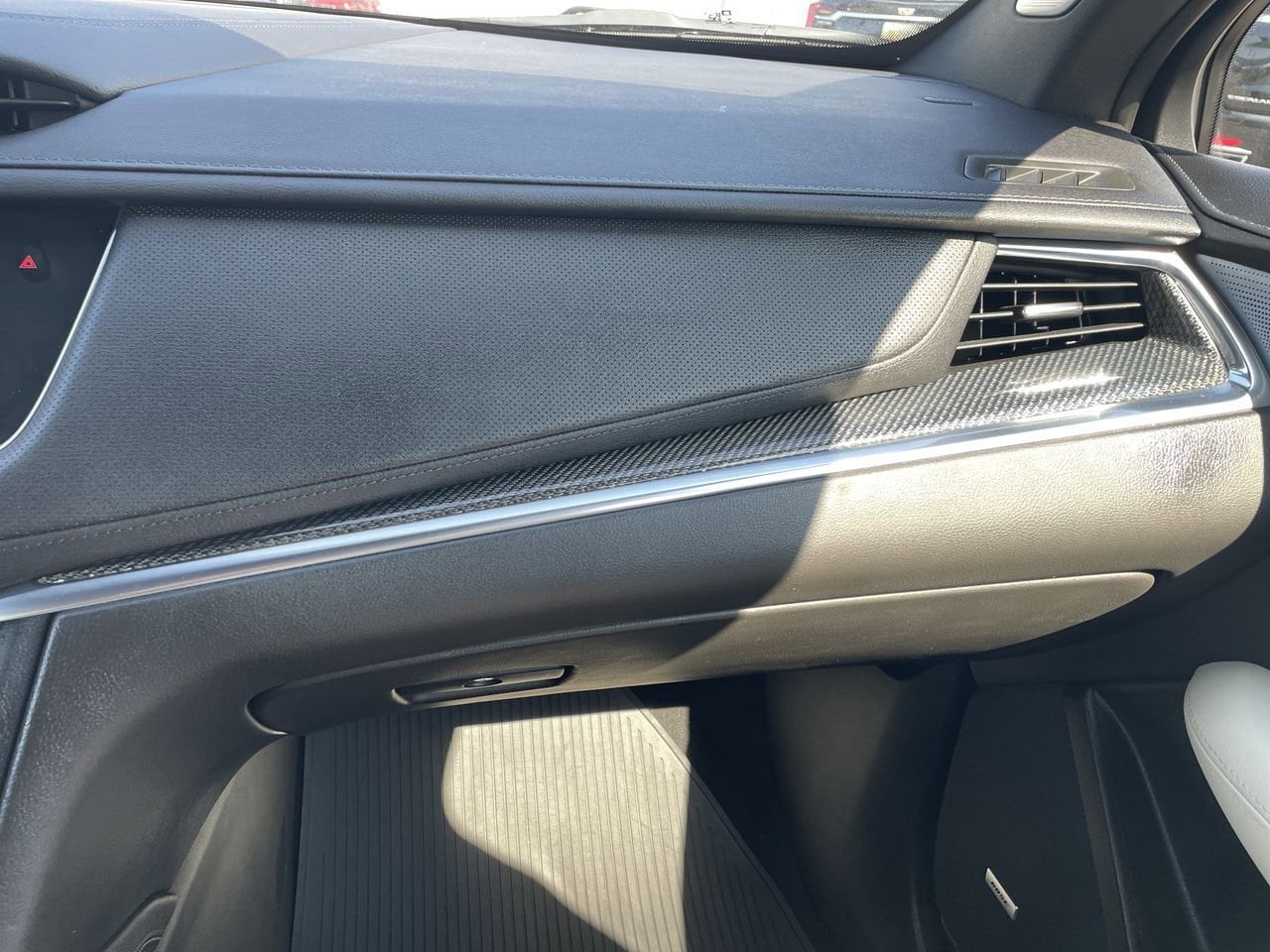 Thumbnail: 2023 Cadillac XT5 - 16