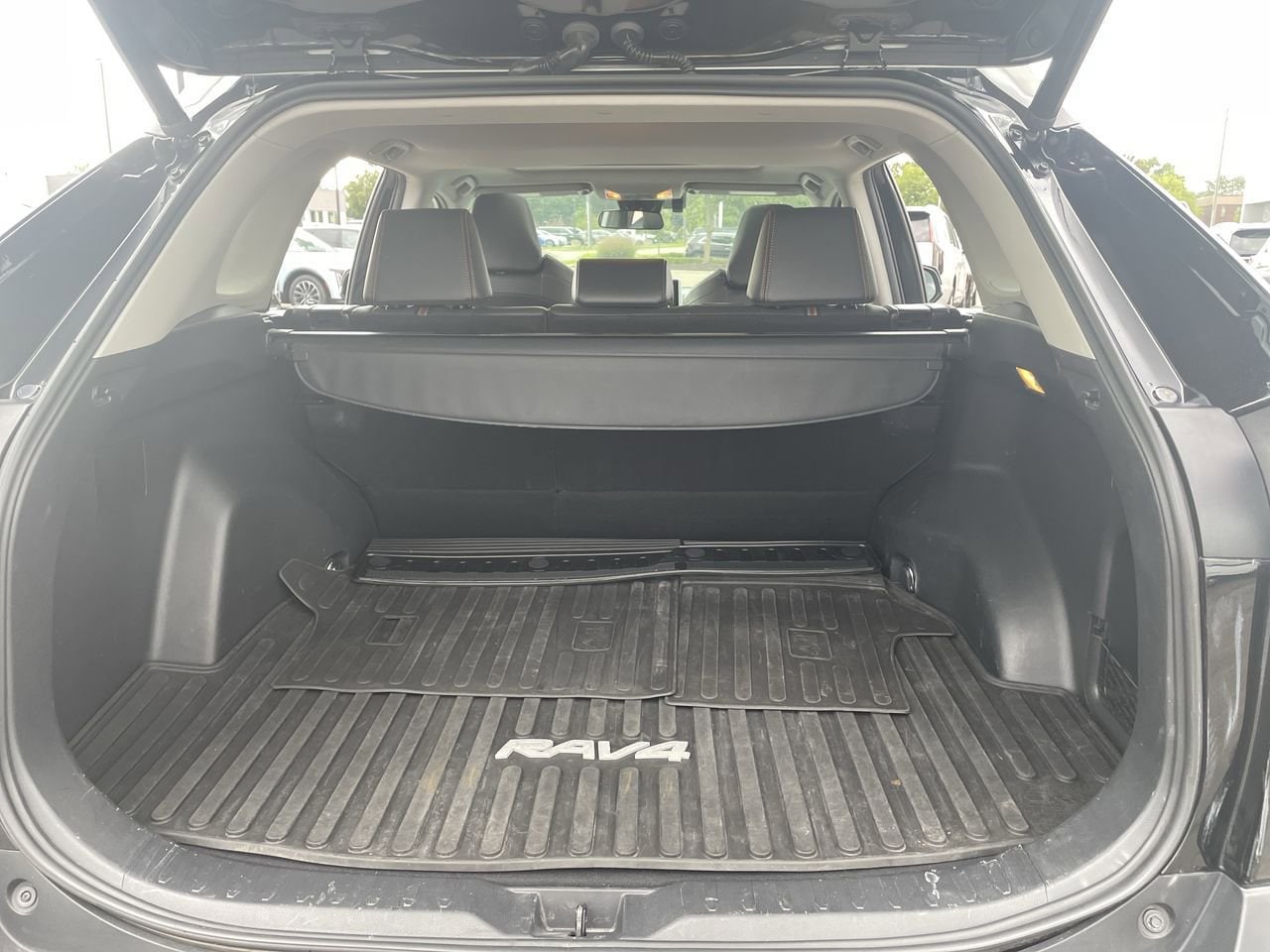 Thumbnail: 2019 Toyota RAV4 - 17