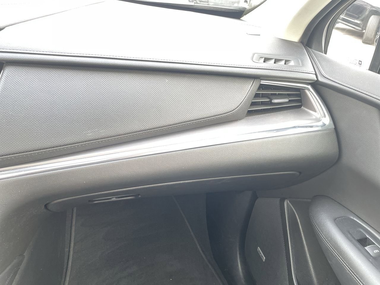 Thumbnail: 2019 Cadillac XT5 - 16