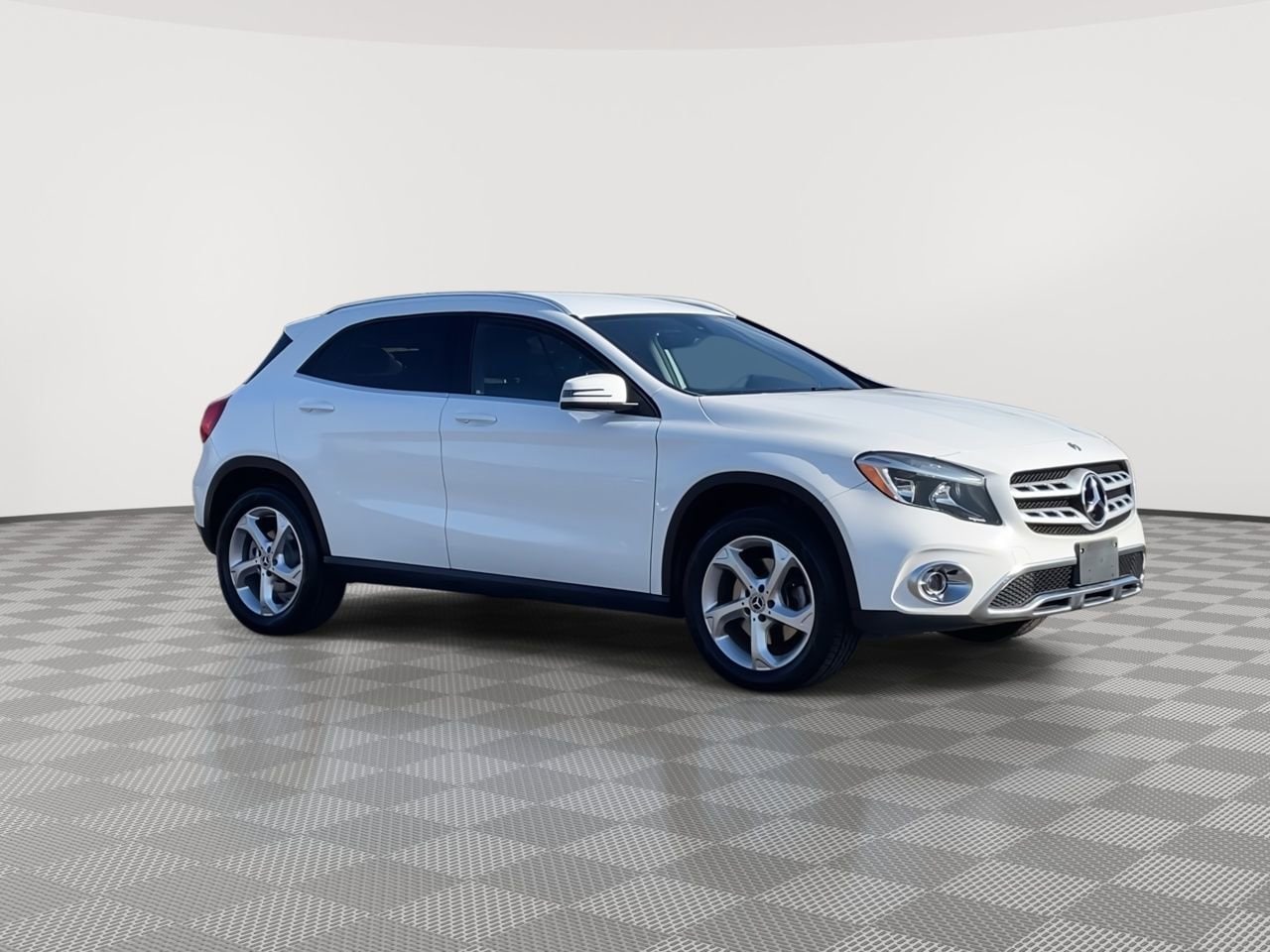 Thumbnail: 2020 Mercedes-Benz GLA - 2