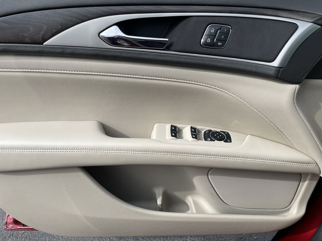 Thumbnail: 2018 Lincoln MKZ - 32