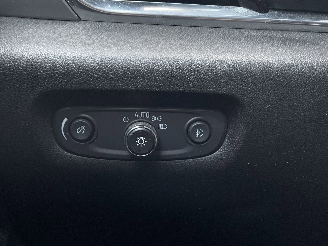 Thumbnail: 2021 Chevrolet Traverse - 27